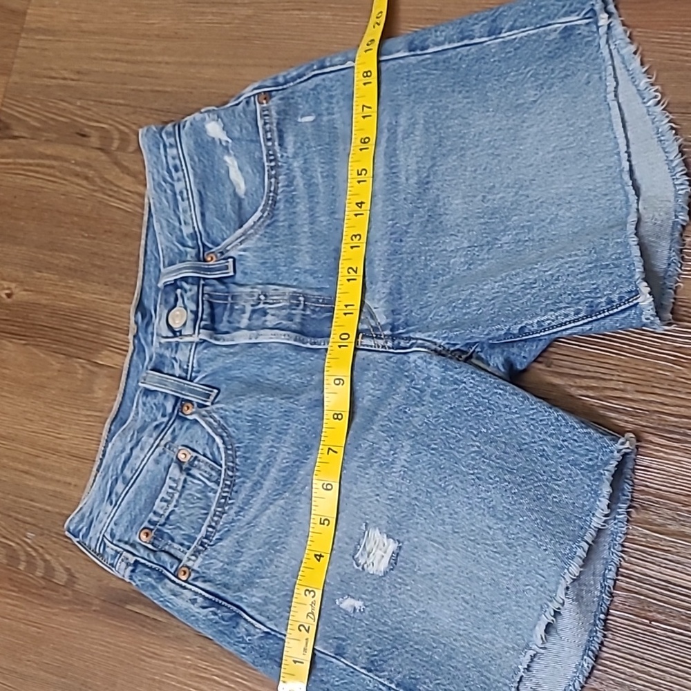 Levi's Women's Classic Blue Jean Shorts used good‎ condition. - Picture 6 of 15